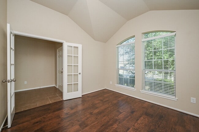 Building Photo - 2119 Mateo Park Dr