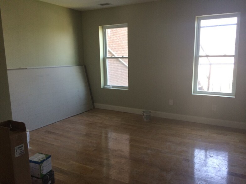 Building Photo - 35 Forbes St