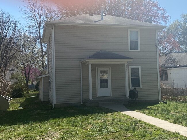 Building Photo - 4 Bedroom Duplex. Close to Campus and Downtown - Pre-Leasing for 26/27 School Year!