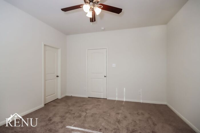 Building Photo - 10458 Sweetwater Creek Dr