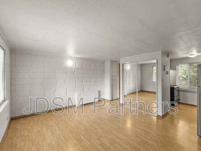 Primary Photo - 2860 W 32nd Ave