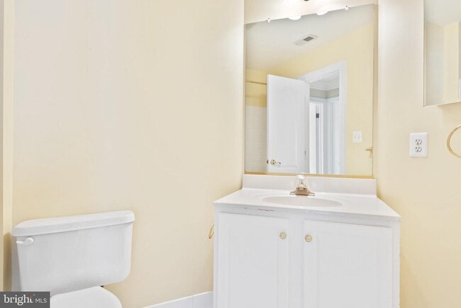 Building Photo - 2202 Sarah Woods Ct