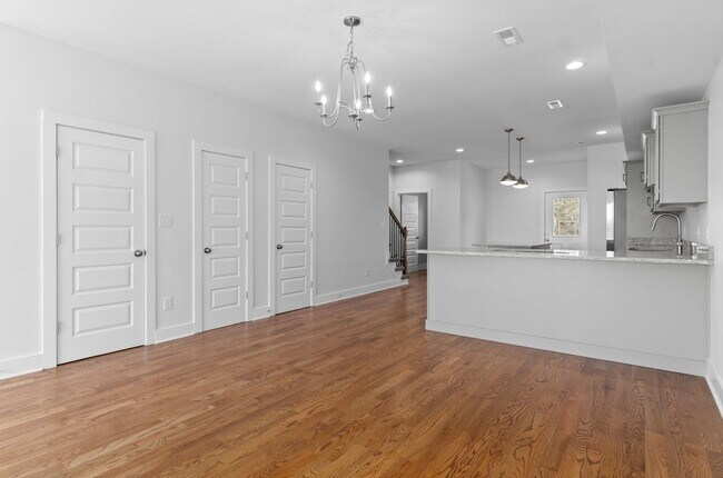 Building Photo - 527 N 1st St