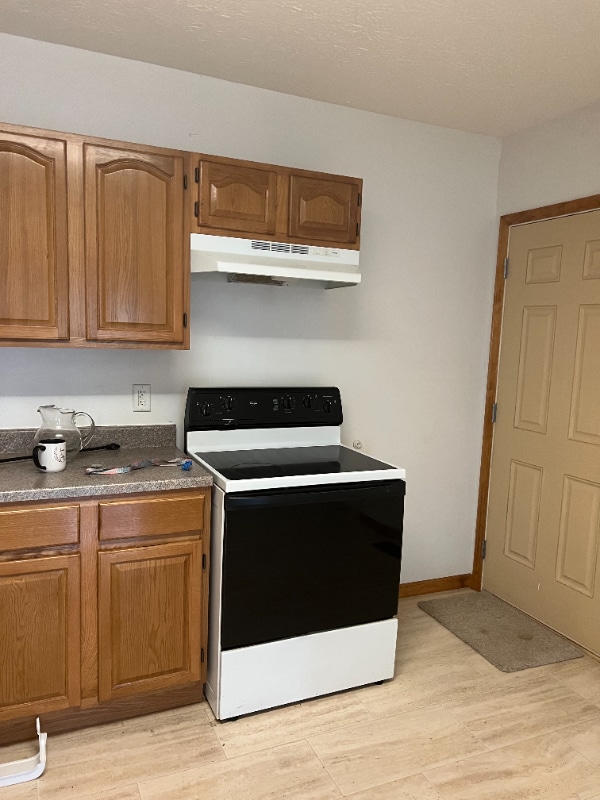 Building Photo - 495 Brookside Dr