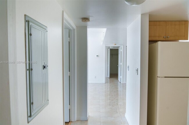 Building Photo - 509 E Sheridan St