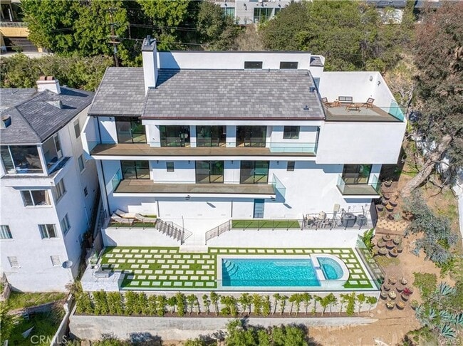 Building Photo - 8566 Hollywood Blvd