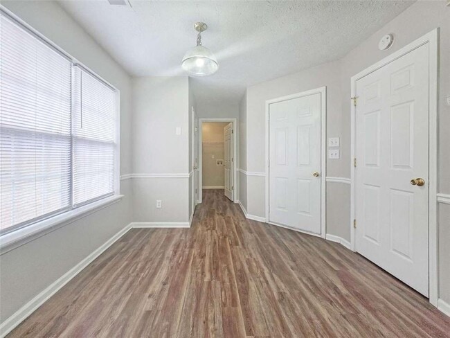 Building Photo - 4445 Brookridge Dr SW