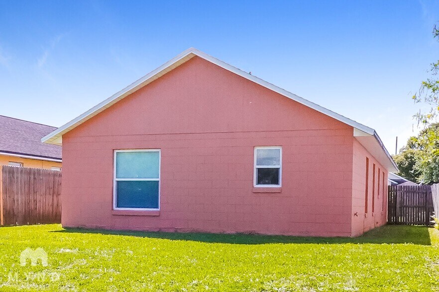 Building Photo - 9591 Lupine Ave
