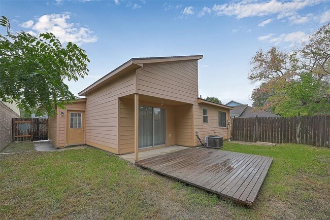 Building Photo - 940 Somercotes Ln