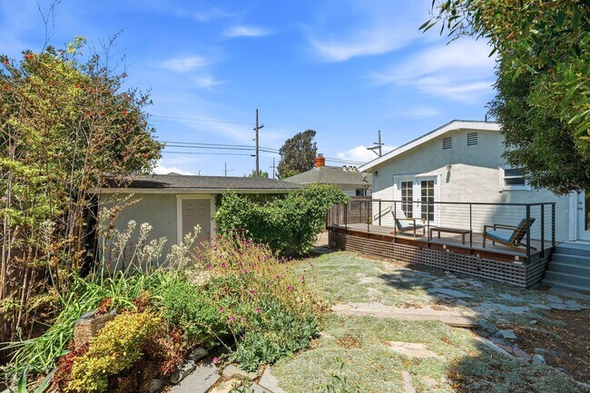 Building Photo - Beautiful Spacious 3-bedroom 2-Bath Home in Berkeley!