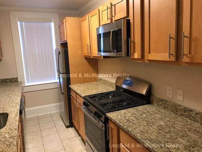 Building Photo - 18 Short St