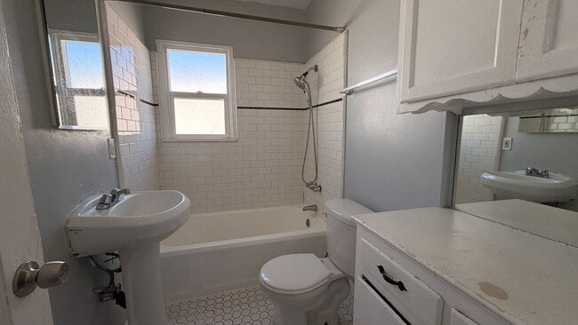 Building Photo - 6415 S Van Ness Ave