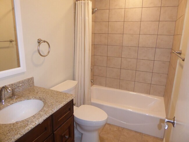 Building Photo - 3 Bedroom Pool Home in Saugus!