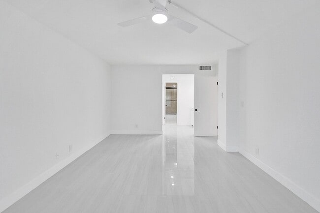 Building Photo - 3800 N Hills Dr