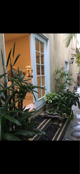 Building Photo - 437 Avenida Arlena