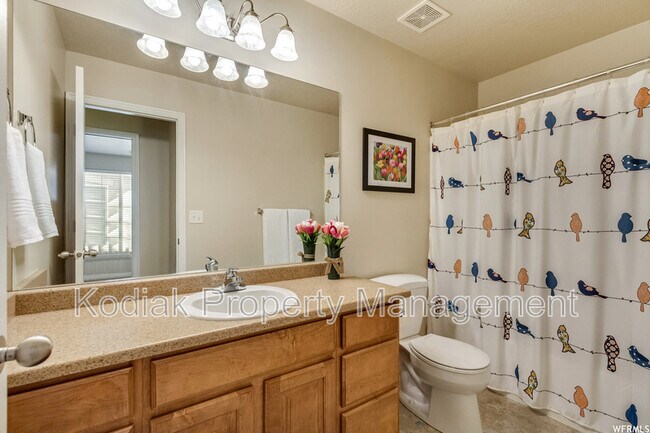 Building Photo - 548 Walton Dr