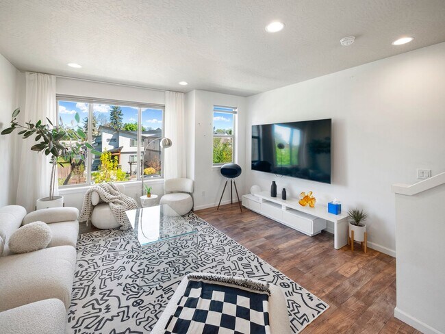 Building Photo - 2423 W Bridge Ave