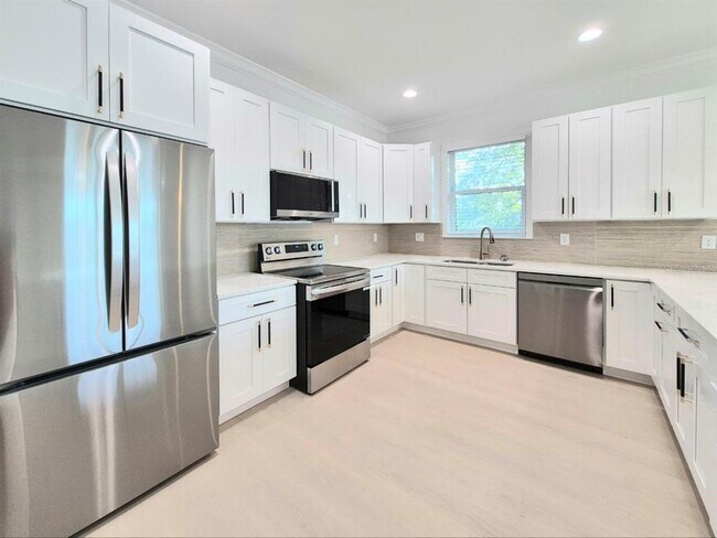 Building Photo - 3304 E North Bay St