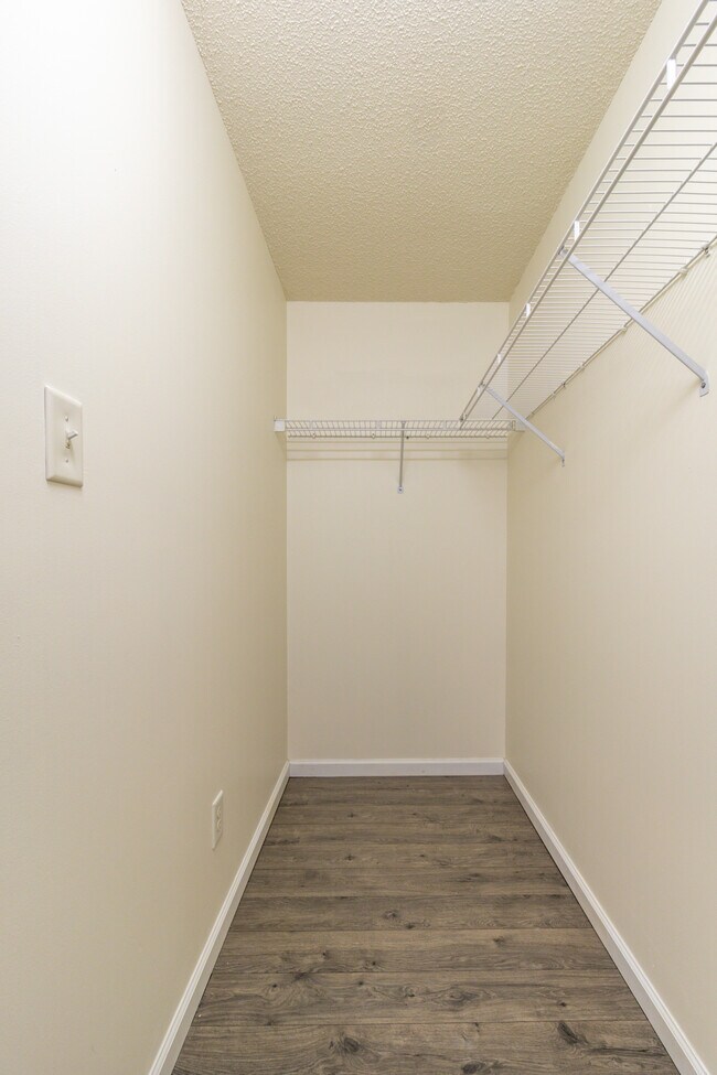 Building Photo - 385 Hawthorne Oaks Way