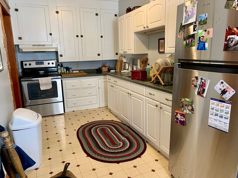 Building Photo - 21 Fessenden St