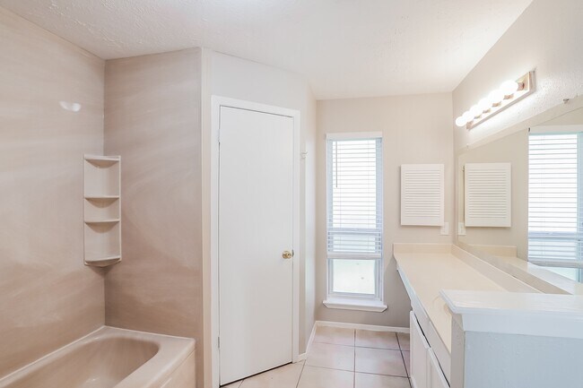 Building Photo - 3007 Becket St