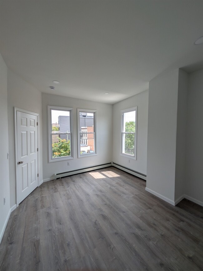 Building Photo - 10 Sherman Pl