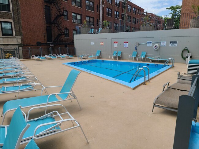 Private Pool 2 - 444 W Fullerton Pky