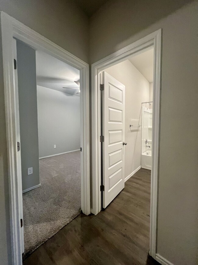 Building Photo - 596 Jennifer Wy