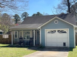 Building Photo - 2/2