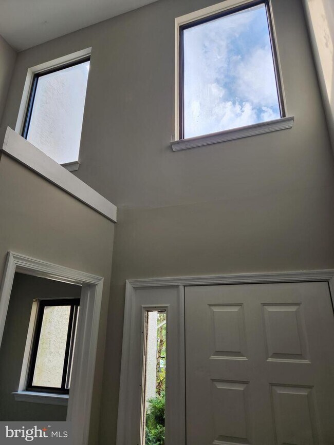 Building Photo - 39 5 Crown Royal Cir