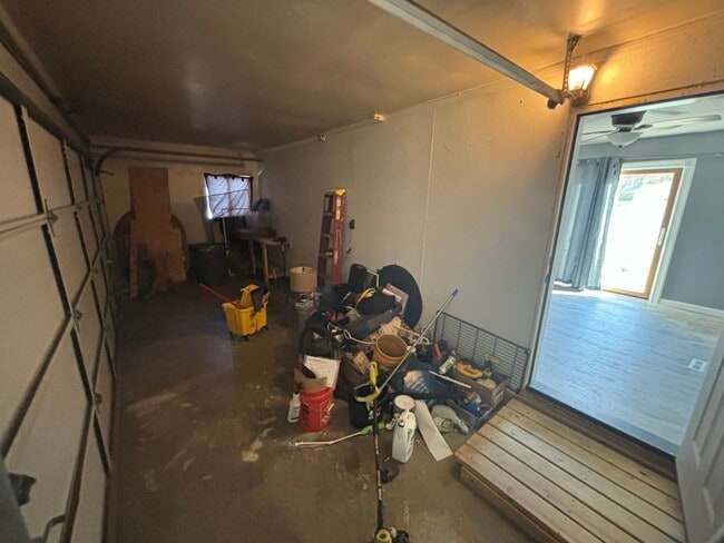 Building Photo - Columbine Ave