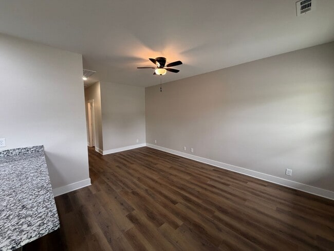 Building Photo - New Construction 3 bed 2 Bath Duplex in Shelbyville