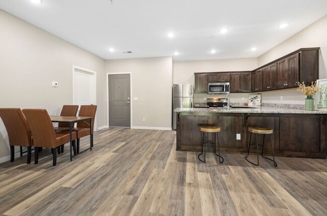 Building Photo - The Vibe Crossing