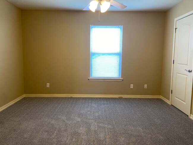 Building Photo - Condominium in Sycamore Ridge