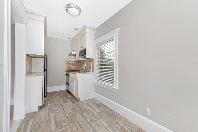 Building Photo - 600 Shirley St