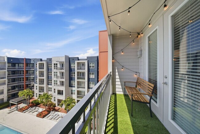 Building Photo - 1702 W Cleveland St