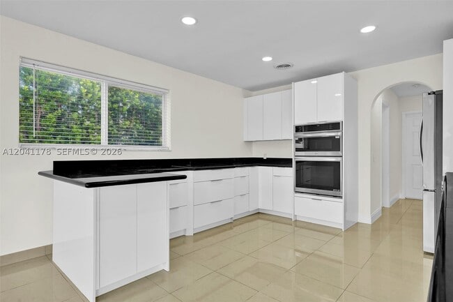 Building Photo - 16453 NE 33rd Ave