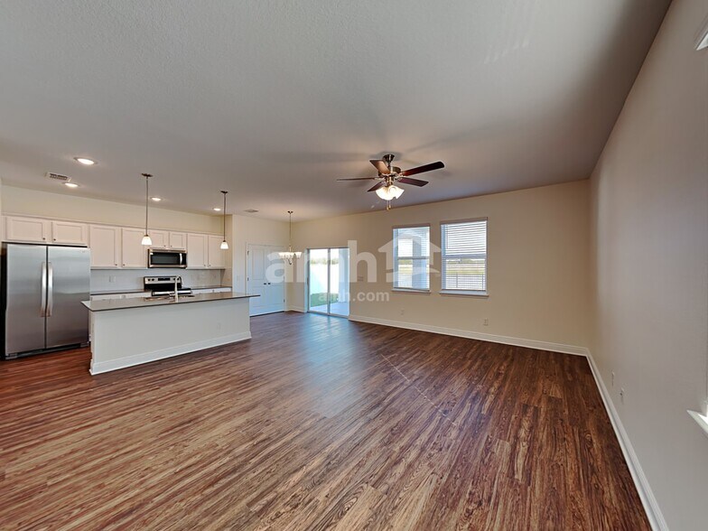 Building Photo - 1168 Sky Lks Dr