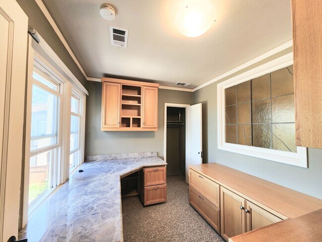 Building Photo - Elegant, spacious home in San Mateo
