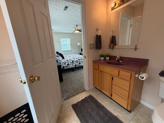 Building Photo - Fully Furnished Short Term Rental!