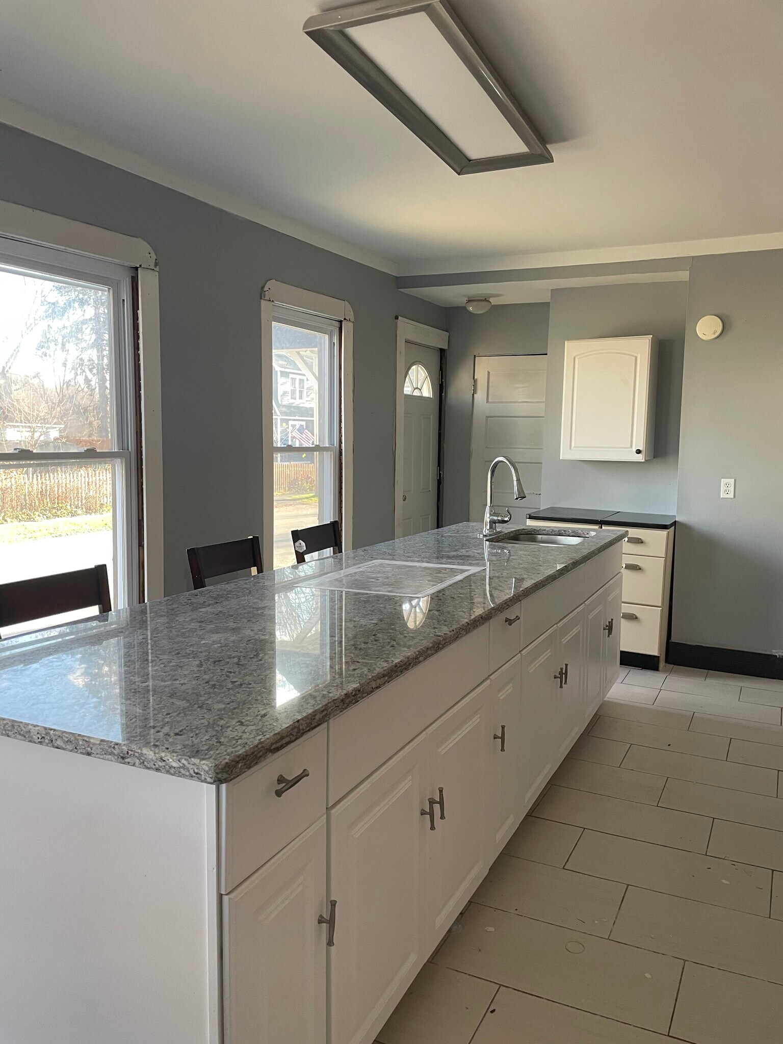 Building Photo - 301 Riverside Ave