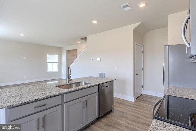 Building Photo - 115 Haida Ln