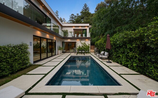 Building Photo - 1884 Laurel Canyon Rd