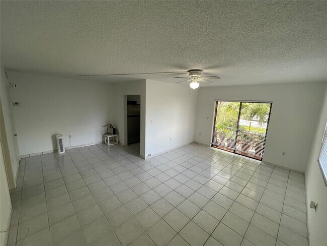 Building Photo - 3522 NE 166th St