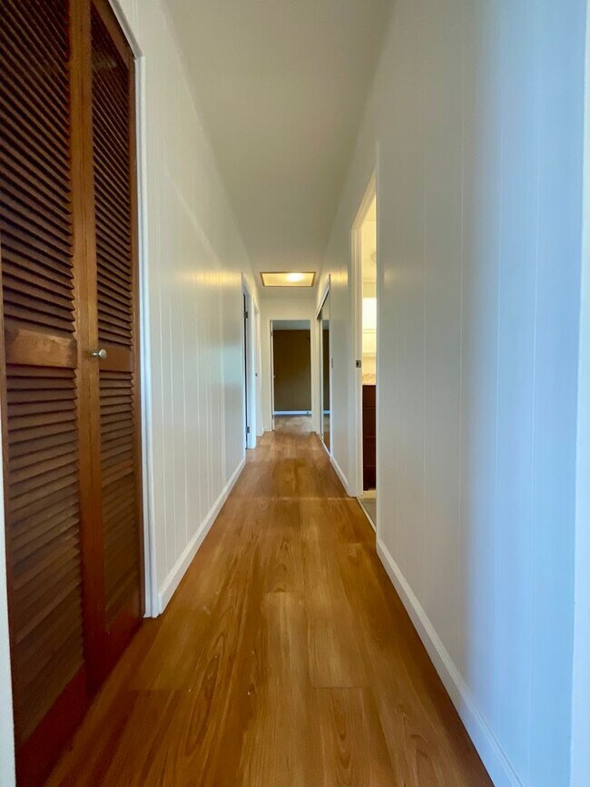 Building Photo - Beautiful, Bright & Airy Beach House--3Bed...