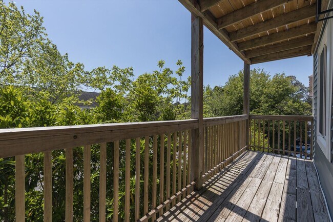 Building Photo - Fully Furnished Beach Rental