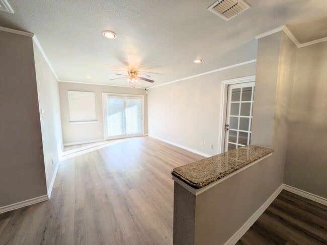 Building Photo - 6618 Cloverbend St