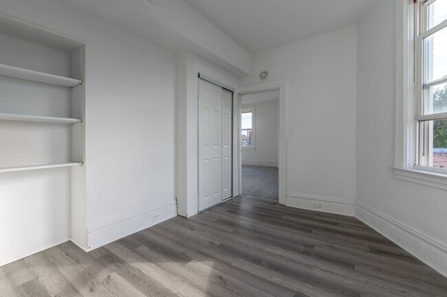Building Photo - 4913 Yew St