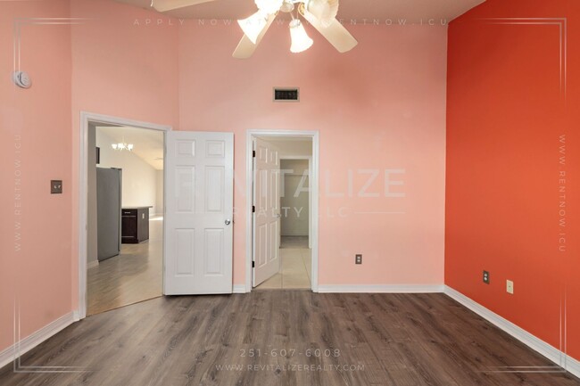 Building Photo - **Application Pending** Beautiful 3 Bed/2 ...
