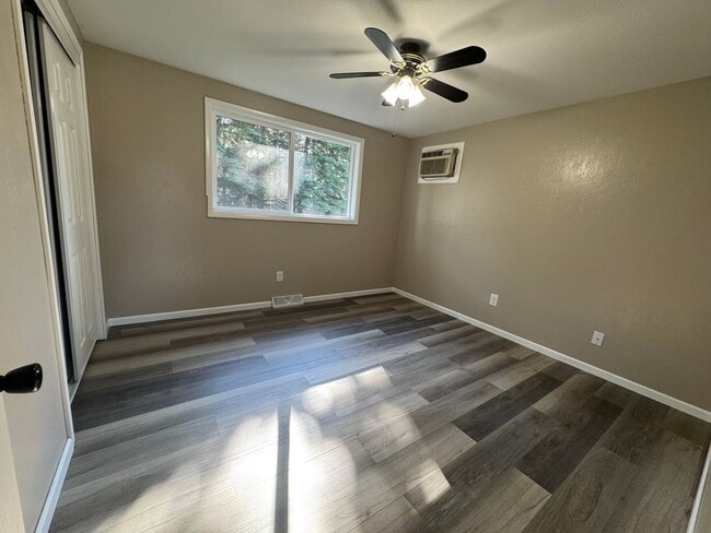 Building Photo - 3 Bedroom Home